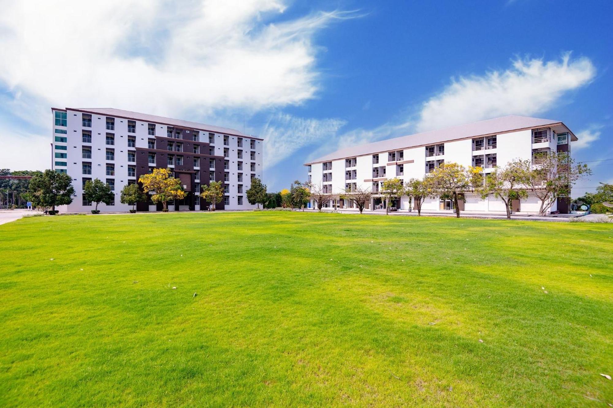 Creston Grand Hotel Suphan Buri Exterior foto
